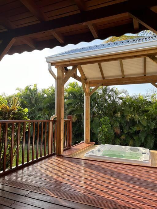 Bungalow Avec Jacuzzi Privatif Villa Sainte-Rose Eksteriør billede