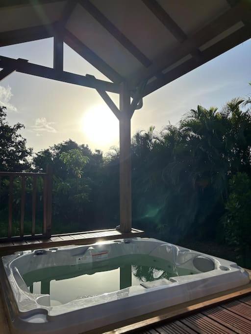 Bungalow Avec Jacuzzi Privatif Villa Sainte-Rose Eksteriør billede